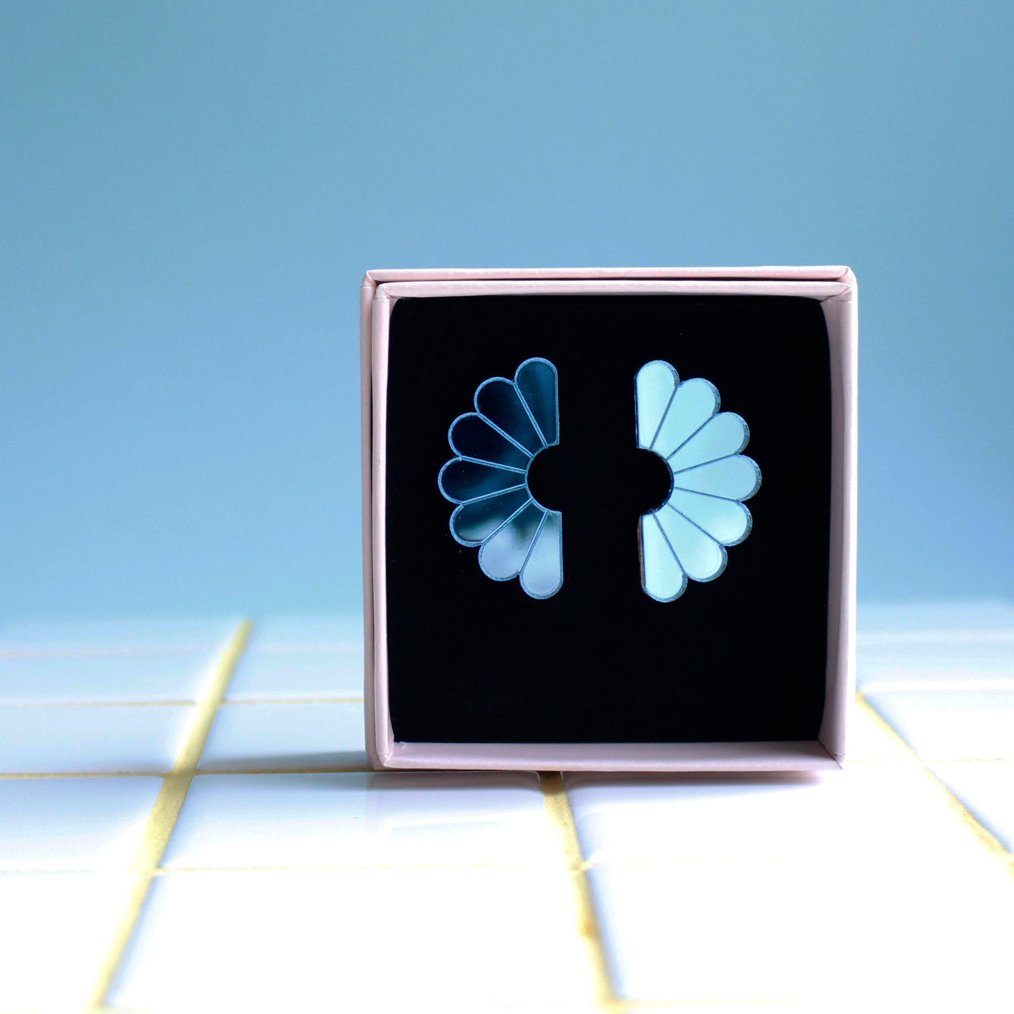 Valo - nappikorvakorut