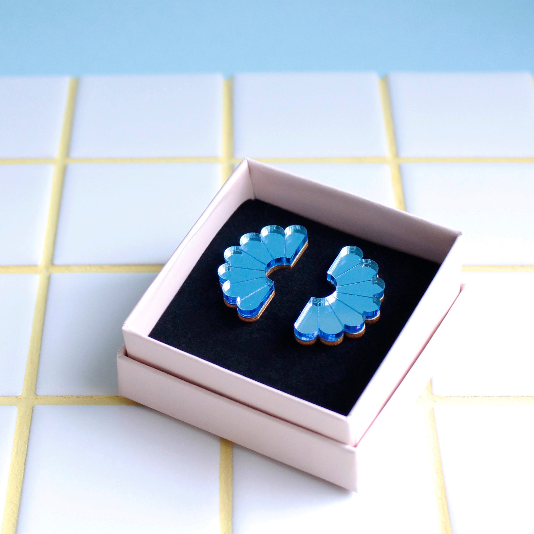 Valo - nappikorvakorut