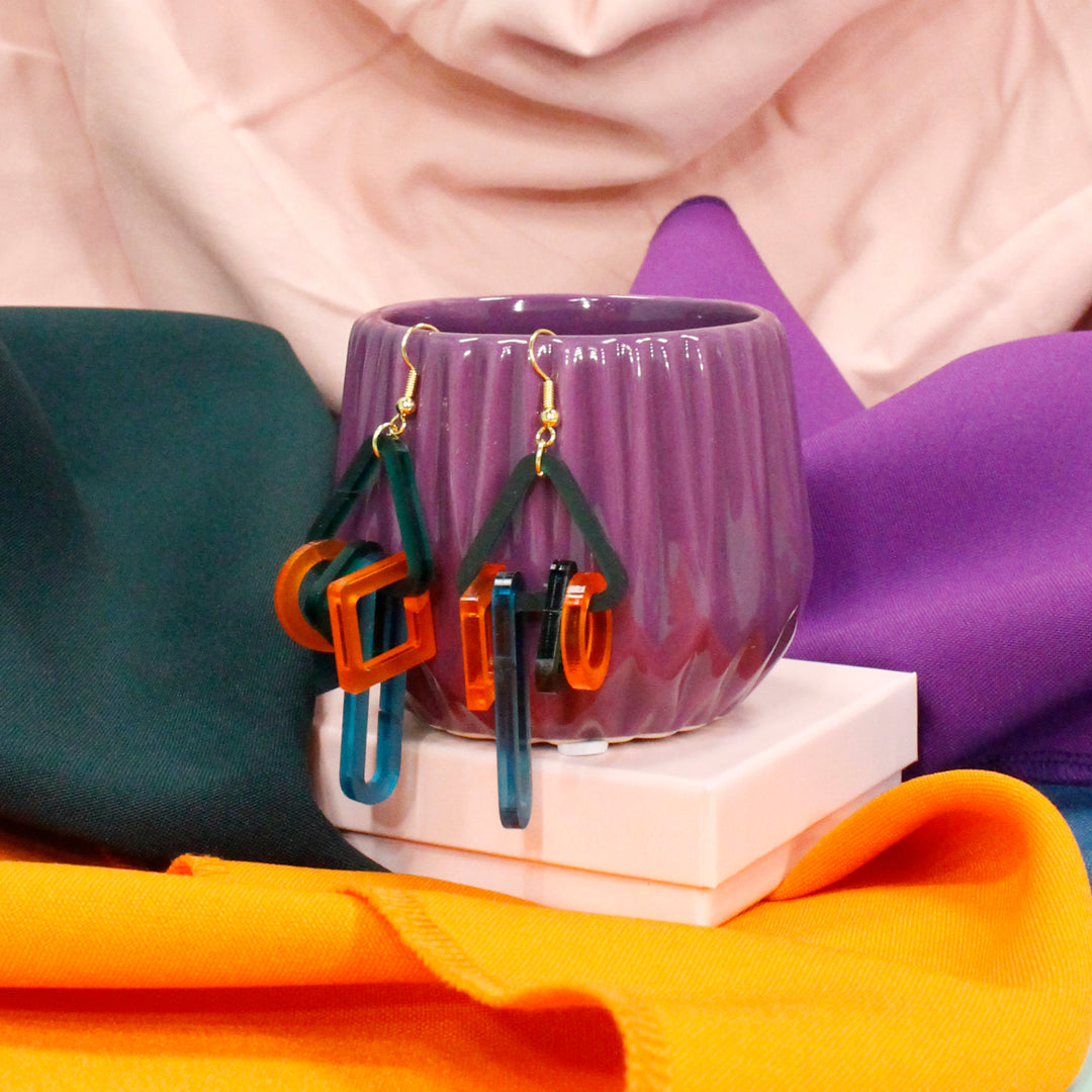 Geometriset lämpimät värit korvakorut kirurginteräs kullattu värianalyysi syksy.