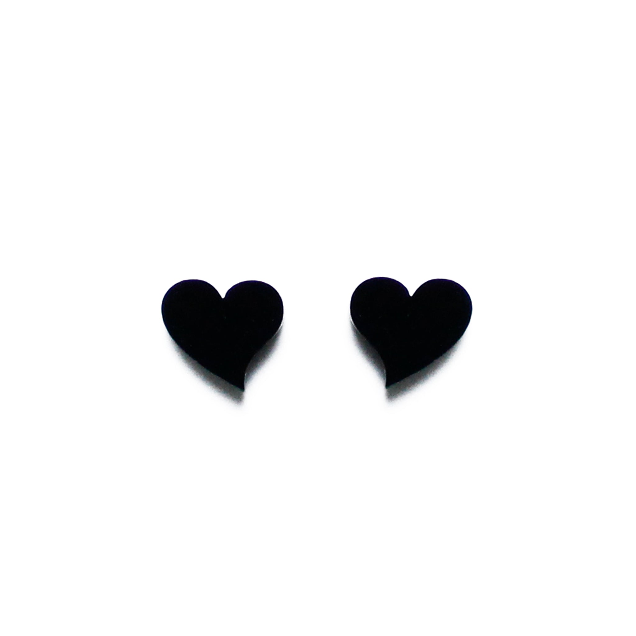Sydän nappikorvakorut musta akryyli.
